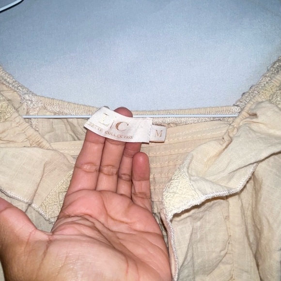 Elegant Cream Ruffle Blouse - Picture 4 of 4